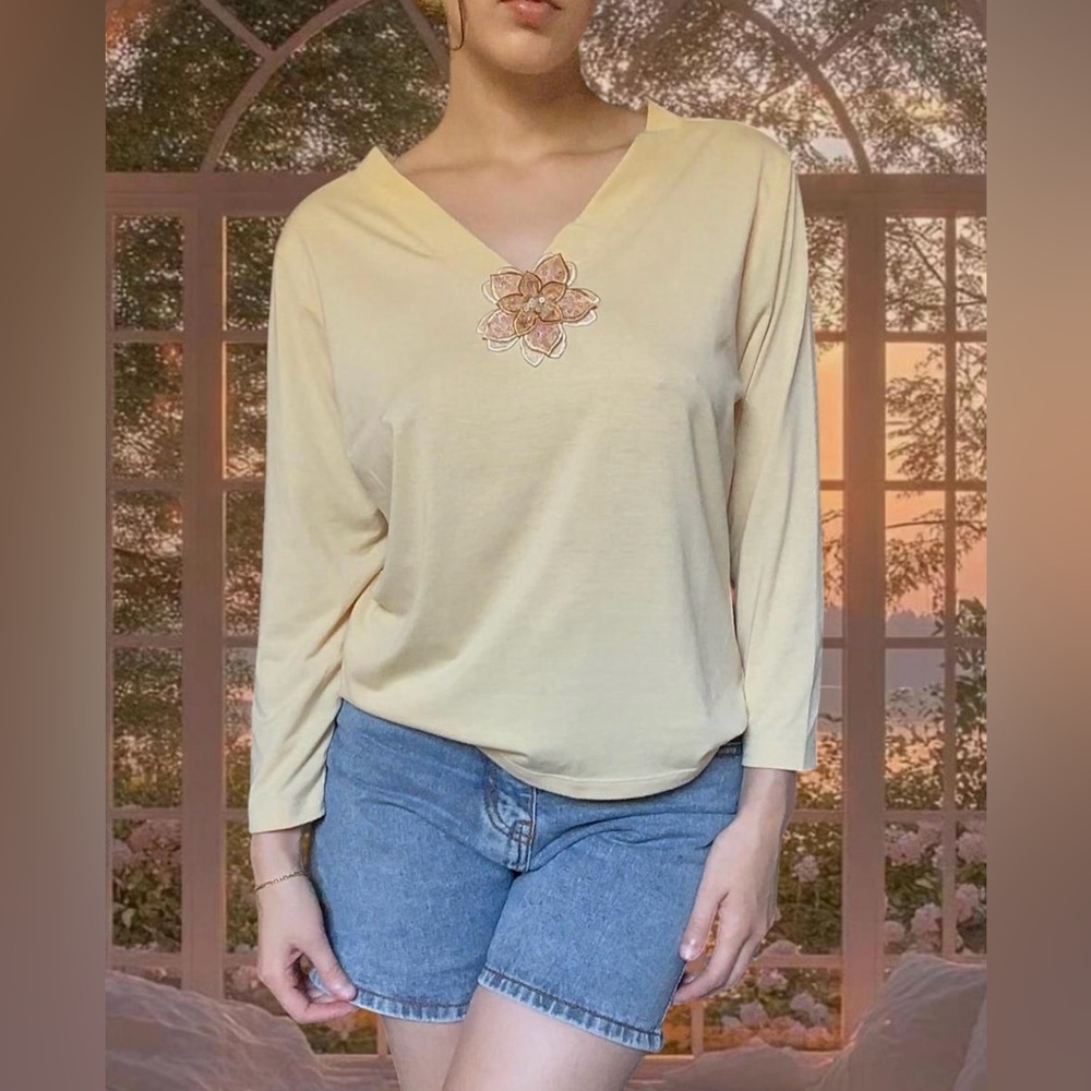 Vintage Y2K Sharon Endick Butter Yellow V-Neck Top w/ Sequin Flower (M)